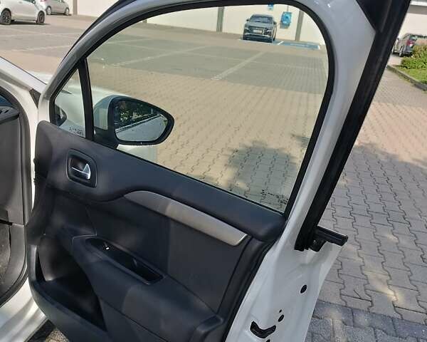 Белый Ситроен С4, объемом двигателя 1.56 л и пробегом 95 тыс. км за 10724 $, фото 13 на Automoto.ua