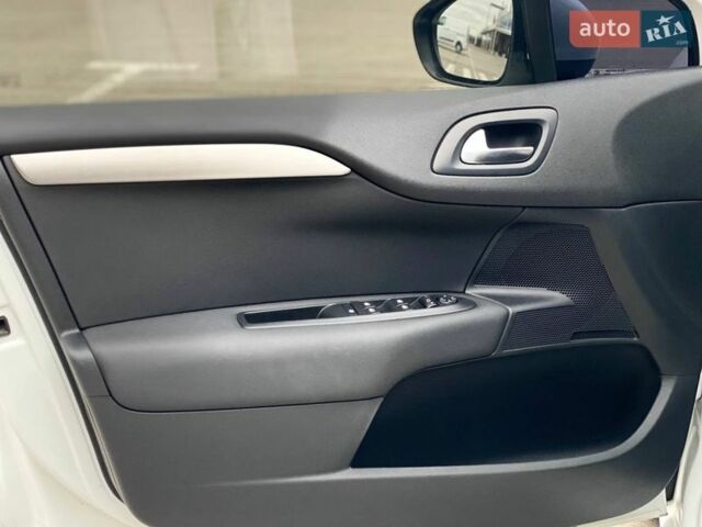 Білий Сітроен С4, об'ємом двигуна 1.2 л та пробігом 119 тис. км за 9990 $, фото 11 на Automoto.ua