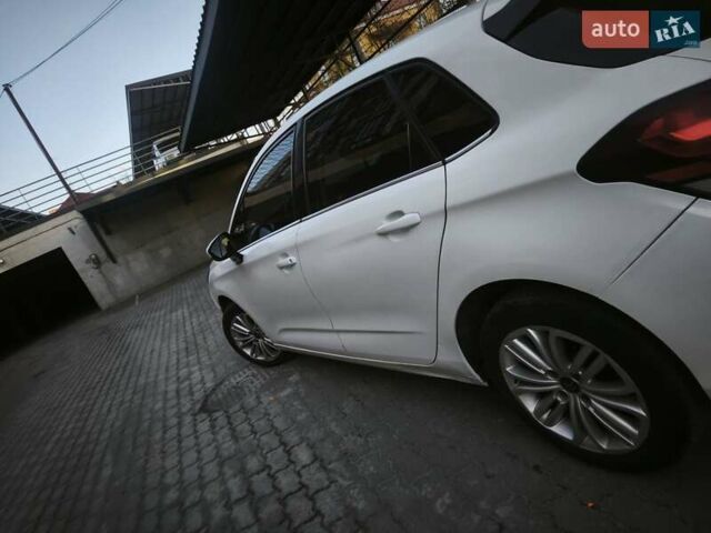 Белый Ситроен С4, объемом двигателя 1.56 л и пробегом 230 тыс. км за 8500 $, фото 5 на Automoto.ua