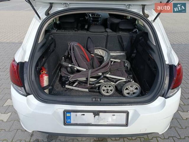 Белый Ситроен С4, объемом двигателя 1.56 л и пробегом 95 тыс. км за 10982 $, фото 9 на Automoto.ua