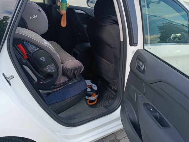 Белый Ситроен С4, объемом двигателя 1.6 л и пробегом 98 тыс. км за 10490 $, фото 5 на Automoto.ua