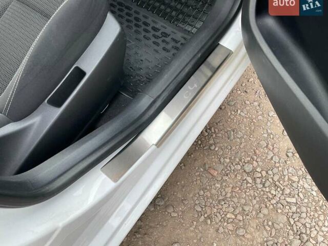 Білий Сітроен С4, об'ємом двигуна 1.56 л та пробігом 259 тис. км за 9200 $, фото 19 на Automoto.ua