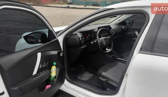 Білий Сітроен С4, об'ємом двигуна 1.2 л та пробігом 90 тис. км за 22000 $, фото 6 на Automoto.ua