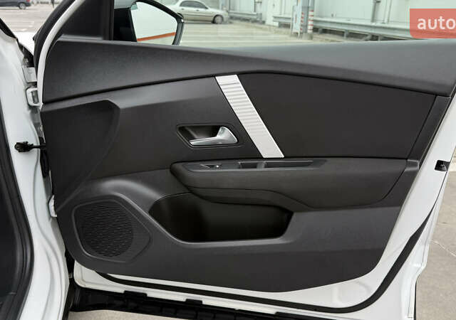 Белый Ситроен С4, объемом двигателя 1.5 л и пробегом 104 тыс. км за 18500 $, фото 54 на Automoto.ua