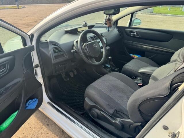 Ситроен С4 2005 в Лубнах на Automoto.ua Белый Ситроен С4, объемом двигателя 1.6 л и пробегом 261 тыс. км за 4300 $, фото 5 на Automoto.ua