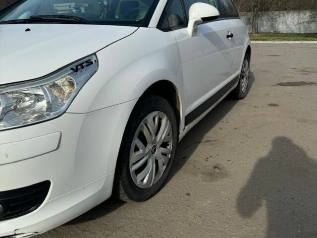 Ситроен С4 2005 в Лубнах на Automoto.ua Белый Ситроен С4, объемом двигателя 1.6 л и пробегом 261 тыс. км за 4300 $, фото 2 на Automoto.ua