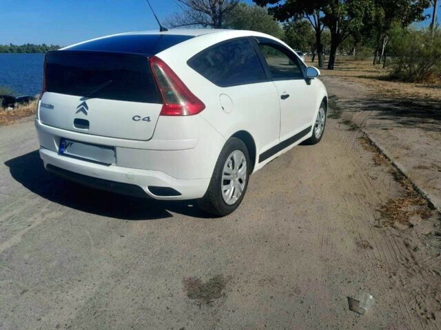 Білий Сітроен С4, об'ємом двигуна 1.6 л та пробігом 315 тис. км за 3499 $, фото 6 на Automoto.ua