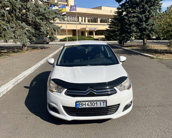 Белый Ситроен С4, объемом двигателя 1.59 л и пробегом 113 тыс. км за 7999 $, фото 8 на Automoto.ua