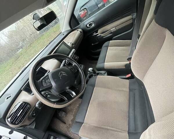 Білий Сітроен С4, об'ємом двигуна 1.2 л та пробігом 208 тис. км за 7500 $, фото 2 на Automoto.ua