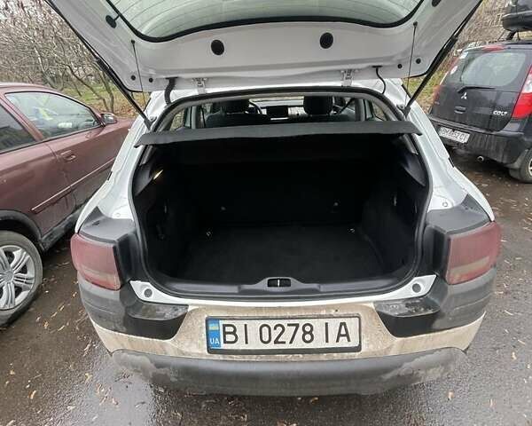 Білий Сітроен С4, об'ємом двигуна 1.2 л та пробігом 208 тис. км за 7500 $, фото 5 на Automoto.ua