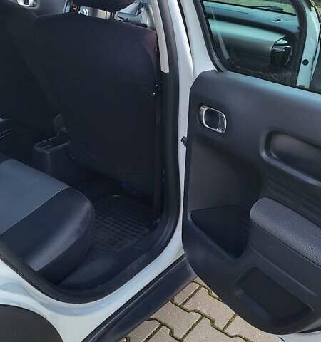 Белый Ситроен С4, объемом двигателя 1.6 л и пробегом 218 тыс. км за 9800 $, фото 11 на Automoto.ua