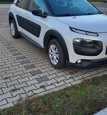 Белый Ситроен С4, объемом двигателя 1.6 л и пробегом 218 тыс. км за 9800 $, фото 1 на Automoto.ua