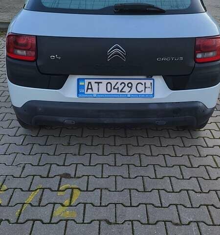 Белый Ситроен С4, объемом двигателя 1.6 л и пробегом 218 тыс. км за 9800 $, фото 3 на Automoto.ua