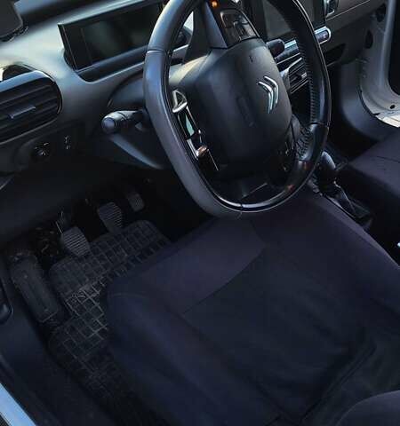 Белый Ситроен С4, объемом двигателя 1.6 л и пробегом 218 тыс. км за 9800 $, фото 7 на Automoto.ua