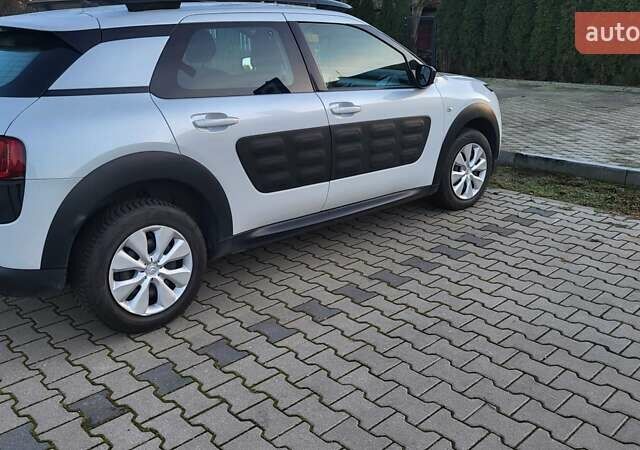 Белый Ситроен С4, объемом двигателя 1.6 л и пробегом 218 тыс. км за 9800 $, фото 2 на Automoto.ua