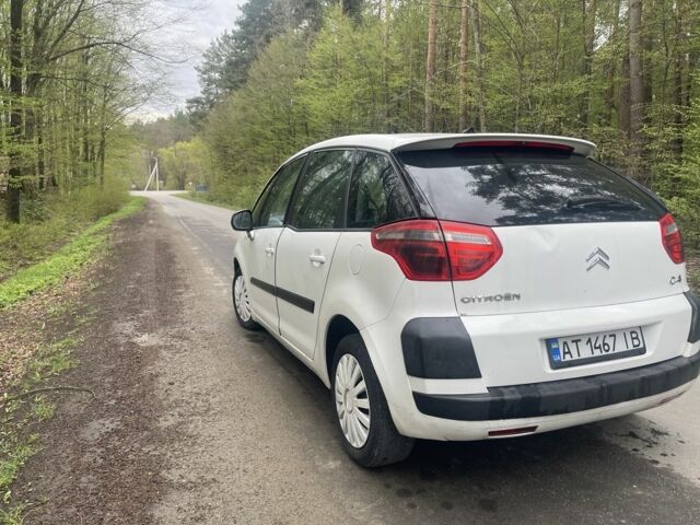 Белый Ситроен С4, объемом двигателя 1.6 л и пробегом 270 тыс. км за 3950 $, фото 3 на Automoto.ua