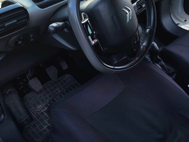 Белый Ситроен С4, объемом двигателя 1.6 л и пробегом 2 тыс. км за 9800 $, фото 8 на Automoto.ua