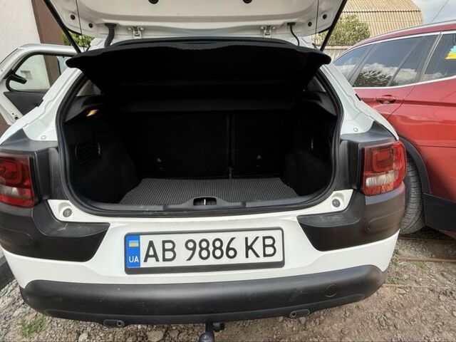 Белый Ситроен С4, объемом двигателя 1.6 л и пробегом 205 тыс. км за 9300 $, фото 7 на Automoto.ua
