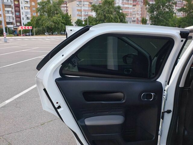 Белый Ситроен С4, объемом двигателя 1.5 л и пробегом 175 тыс. км за 16275 $, фото 19 на Automoto.ua