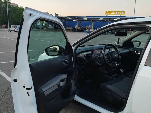 Белый Ситроен С4, объемом двигателя 1.5 л и пробегом 175 тыс. км за 16275 $, фото 16 на Automoto.ua