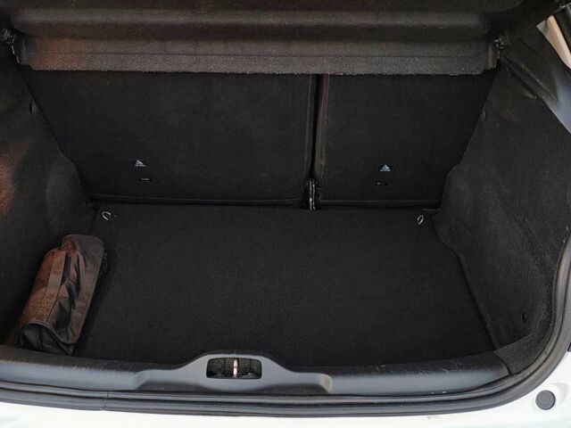 Белый Ситроен С4, объемом двигателя 1.5 л и пробегом 175 тыс. км за 16275 $, фото 22 на Automoto.ua