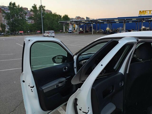 Белый Ситроен С4, объемом двигателя 1.5 л и пробегом 175 тыс. км за 16275 $, фото 20 на Automoto.ua