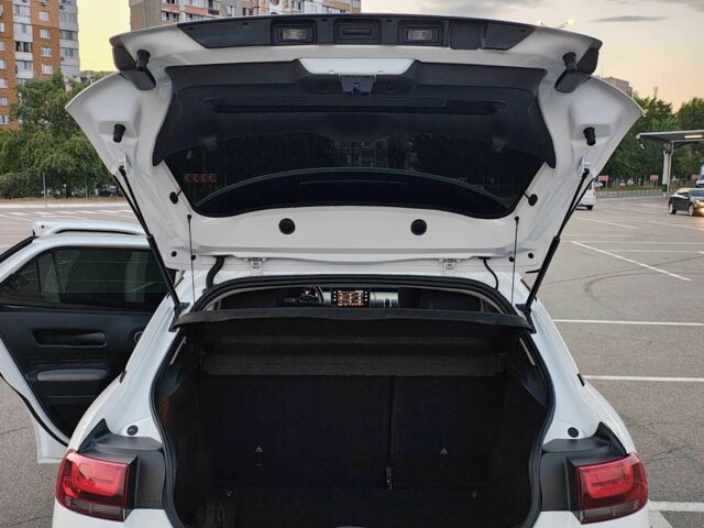 Белый Ситроен С4, объемом двигателя 1.5 л и пробегом 175 тыс. км за 16275 $, фото 21 на Automoto.ua