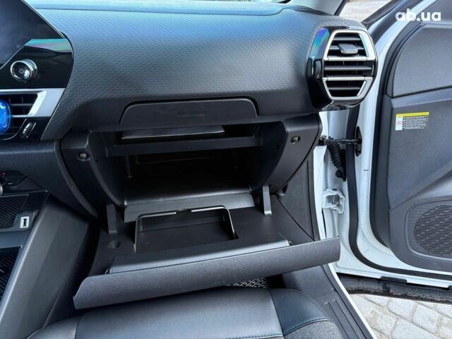 Белый Ситроен С4, объемом двигателя 0 л и пробегом 50 тыс. км за 16590 $, фото 37 на Automoto.ua