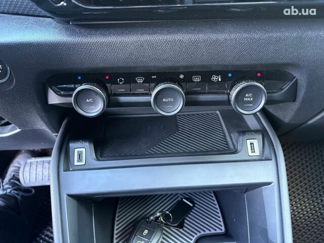 Белый Ситроен С4, объемом двигателя 0 л и пробегом 50 тыс. км за 16590 $, фото 25 на Automoto.ua