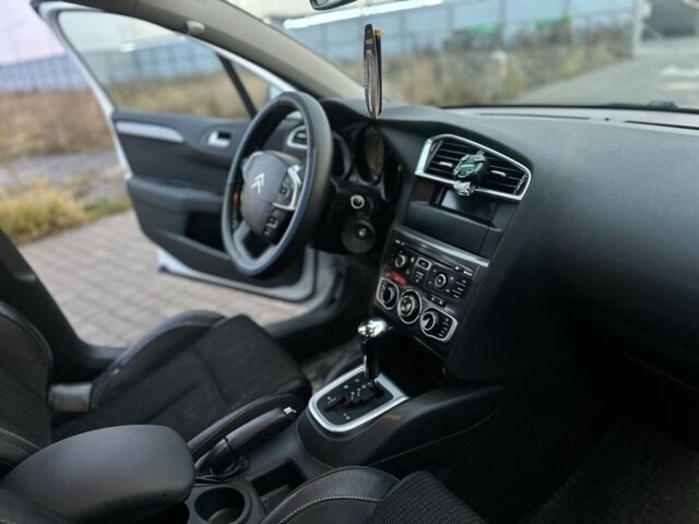 Белый Ситроен С4, объемом двигателя 1.6 л и пробегом 178 тыс. км за 6600 $, фото 11 на Automoto.ua