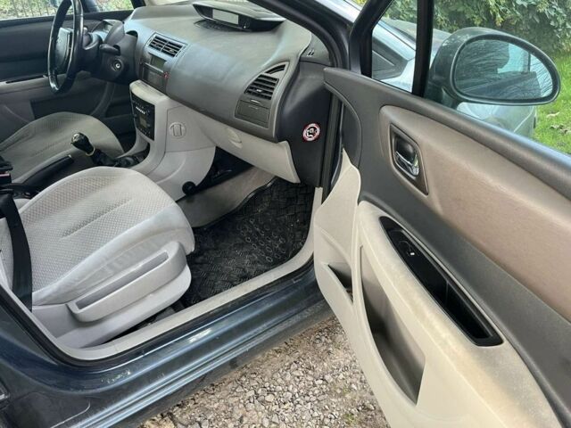 Бежевий Сітроен С4, об'ємом двигуна 1.6 л та пробігом 350 тис. км за 2400 $, фото 4 на Automoto.ua