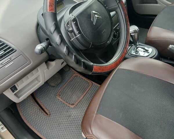 Бежевий Сітроен С4, об'ємом двигуна 1.6 л та пробігом 182 тис. км за 4400 $, фото 9 на Automoto.ua