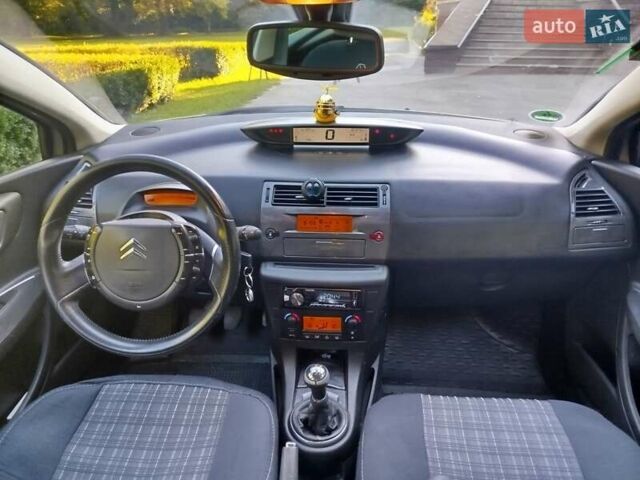 Бежевый Ситроен С4, объемом двигателя 1.59 л и пробегом 228 тыс. км за 4250 $, фото 2 на Automoto.ua