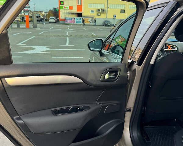 Бежевый Ситроен С4, объемом двигателя 1.6 л и пробегом 126 тыс. км за 7500 $, фото 16 на Automoto.ua