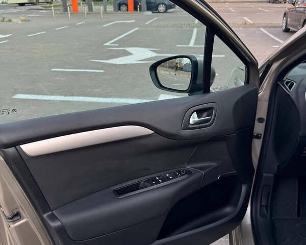 Бежевый Ситроен С4, объемом двигателя 1.6 л и пробегом 126 тыс. км за 7500 $, фото 11 на Automoto.ua