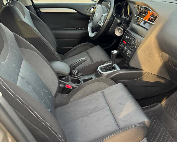 Бежевый Ситроен С4, объемом двигателя 1.6 л и пробегом 126 тыс. км за 7500 $, фото 12 на Automoto.ua