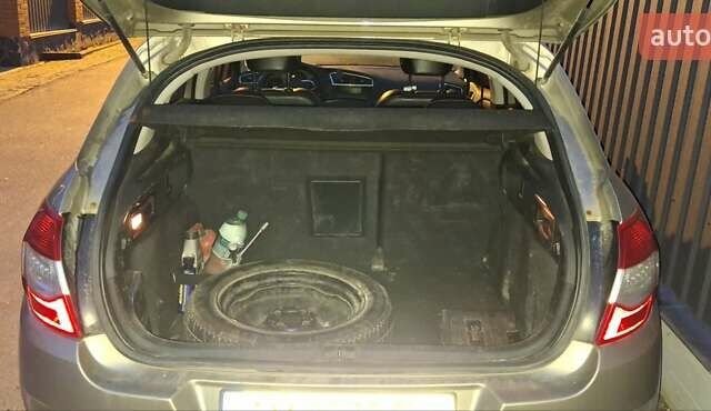 Бежевий Сітроен С4, об'ємом двигуна 1.6 л та пробігом 230 тис. км за 6700 $, фото 8 на Automoto.ua