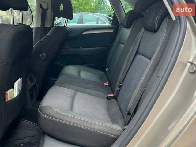 Бежевый Ситроен С4, объемом двигателя 1.6 л и пробегом 208 тыс. км за 6500 $, фото 17 на Automoto.ua