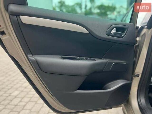 Бежевый Ситроен С4, объемом двигателя 1.6 л и пробегом 208 тыс. км за 6500 $, фото 16 на Automoto.ua