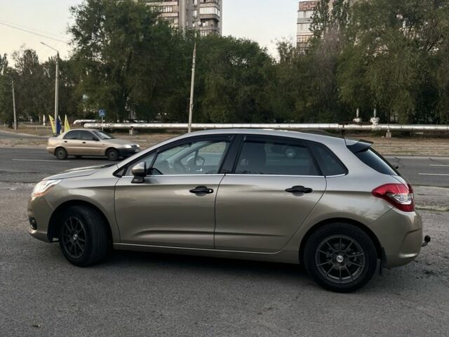 Бежевый Ситроен С4, объемом двигателя 2 л и пробегом 47 тыс. км за 9500 $, фото 7 на Automoto.ua