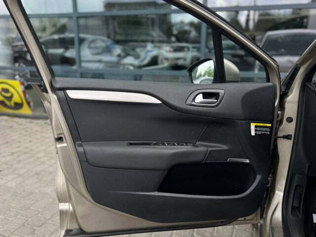 Бежевый Ситроен С4, объемом двигателя 1.6 л и пробегом 155 тыс. км за 7990 $, фото 6 на Automoto.ua