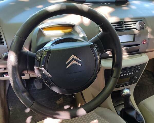 Чорний Сітроен С4, об'ємом двигуна 2 л та пробігом 393 тис. км за 4400 $, фото 5 на Automoto.ua