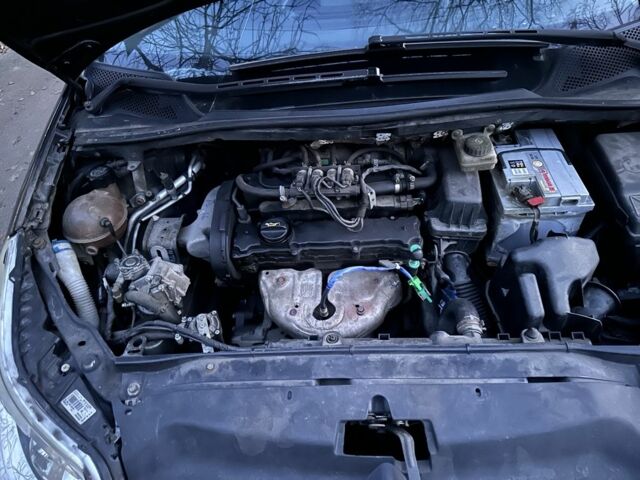 Черный Ситроен С4, объемом двигателя 1.4 л и пробегом 331 тыс. км за 3000 $, фото 5 на Automoto.ua