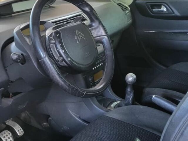 Черный Ситроен С4, объемом двигателя 2 л и пробегом 150 тыс. км за 3200 $, фото 2 на Automoto.ua