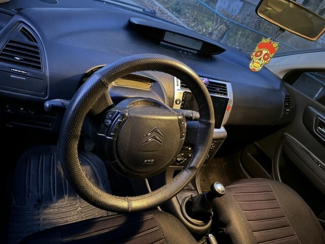 Черный Ситроен С4, объемом двигателя 1.4 л и пробегом 331 тыс. км за 3000 $, фото 7 на Automoto.ua