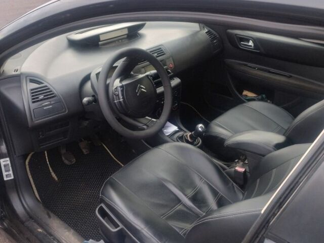 Чорний Сітроен С4, об'ємом двигуна 1.6 л та пробігом 322 тис. км за 2600 $, фото 4 на Automoto.ua