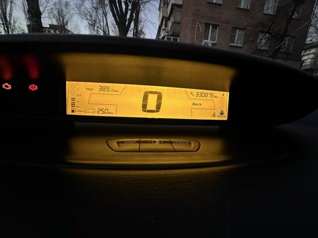 Черный Ситроен С4, объемом двигателя 1.4 л и пробегом 331 тыс. км за 3000 $, фото 6 на Automoto.ua