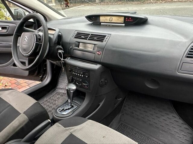 Черный Ситроен С4, объемом двигателя 1.6 л и пробегом 250 тыс. км за 3600 $, фото 20 на Automoto.ua