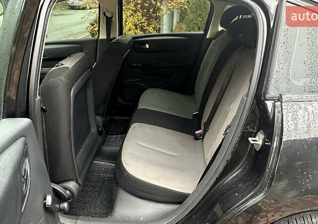 Черный Ситроен С4, объемом двигателя 1.6 л и пробегом 240 тыс. км за 3600 $, фото 14 на Automoto.ua