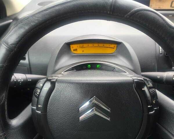 Черный Ситроен С4, объемом двигателя 1.59 л и пробегом 172 тыс. км за 4700 $, фото 3 на Automoto.ua